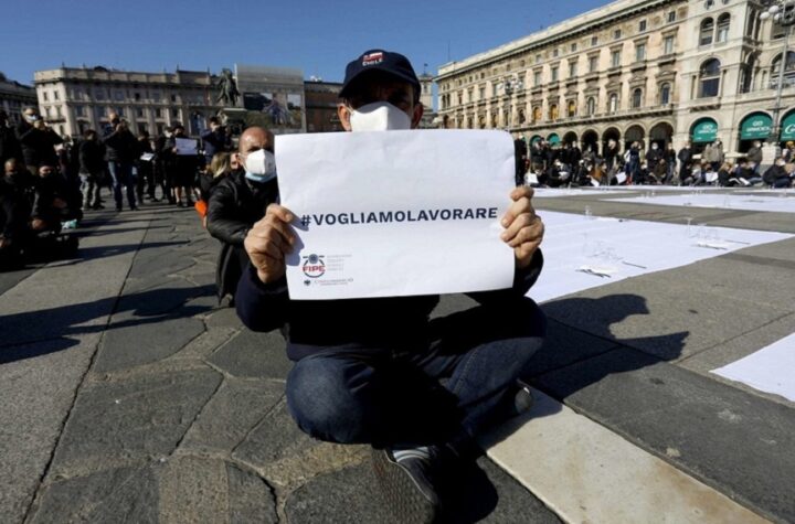 riaperture: protesta dei ristoratori a milano