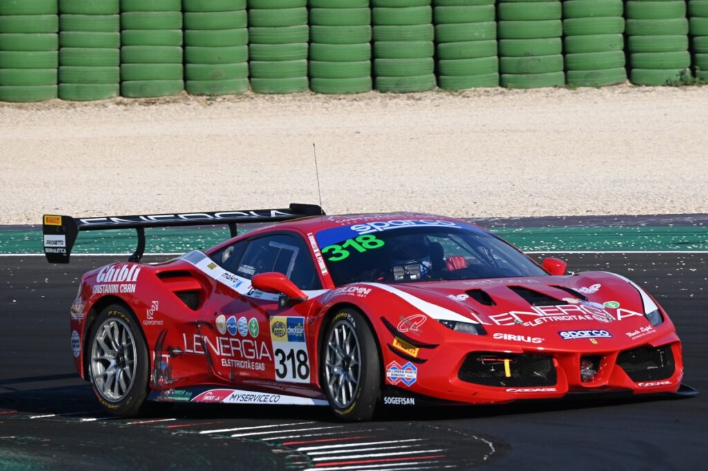 La Ferrari del team BestLap in gara a Misano