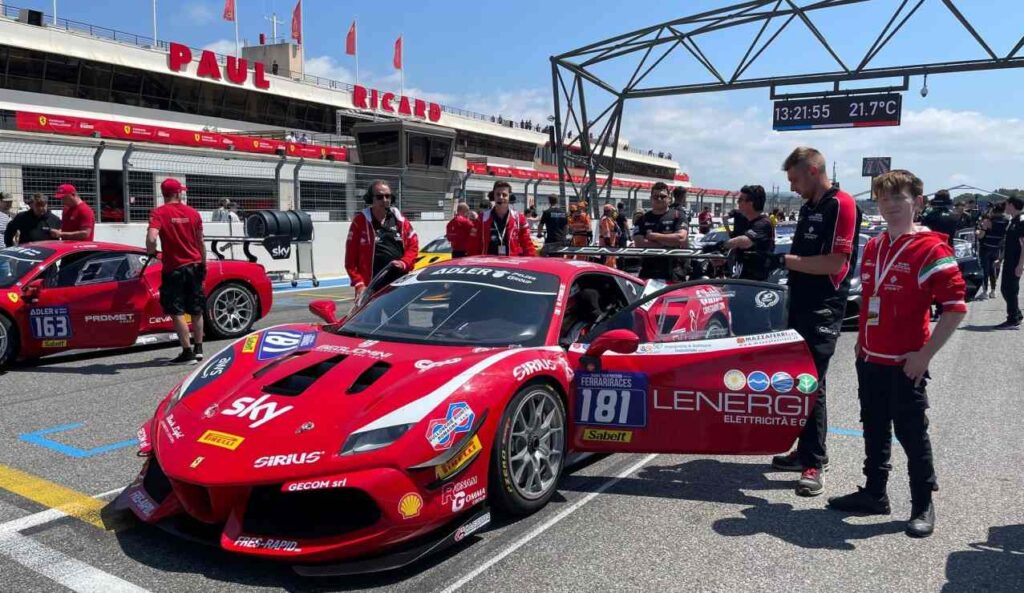 Ferrari rossa della scuderia Best lap
