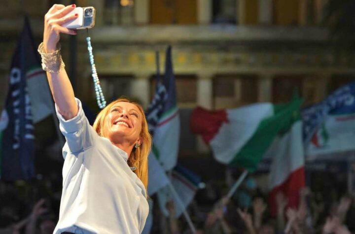 Giorgia Meloni festeggia il trionfo alle Politiche 2022