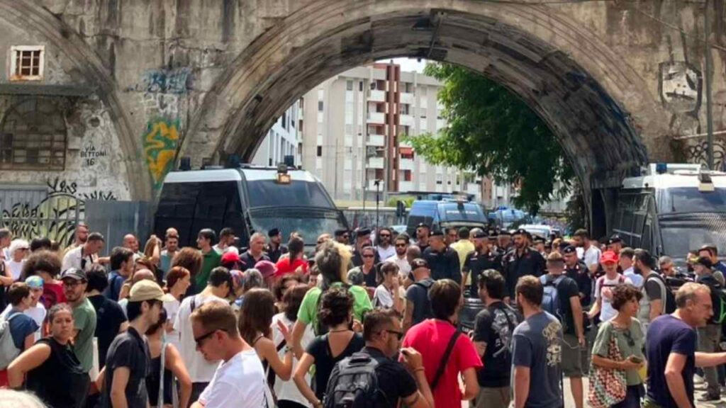 Sgombero Leoncavallo