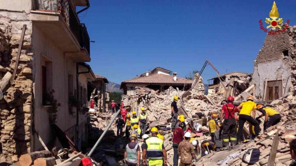 Terremoto Amatrice 2016, i soccorsi dei vigili del fuoco