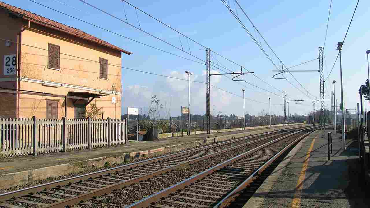 Stazione ferroviaria di Colonna (Rm)