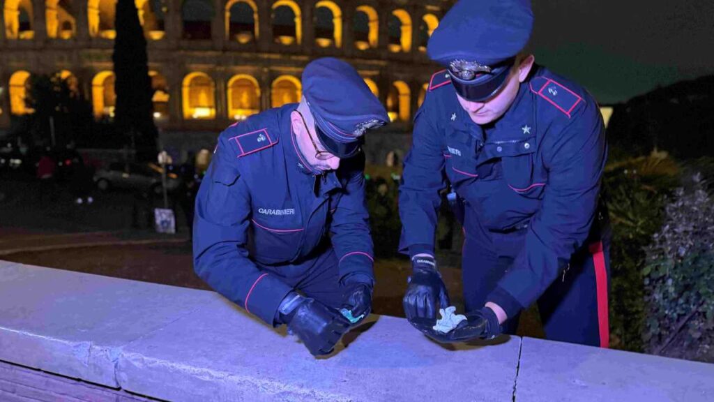 Controlli dei Carabinieri a Largo Agnesi