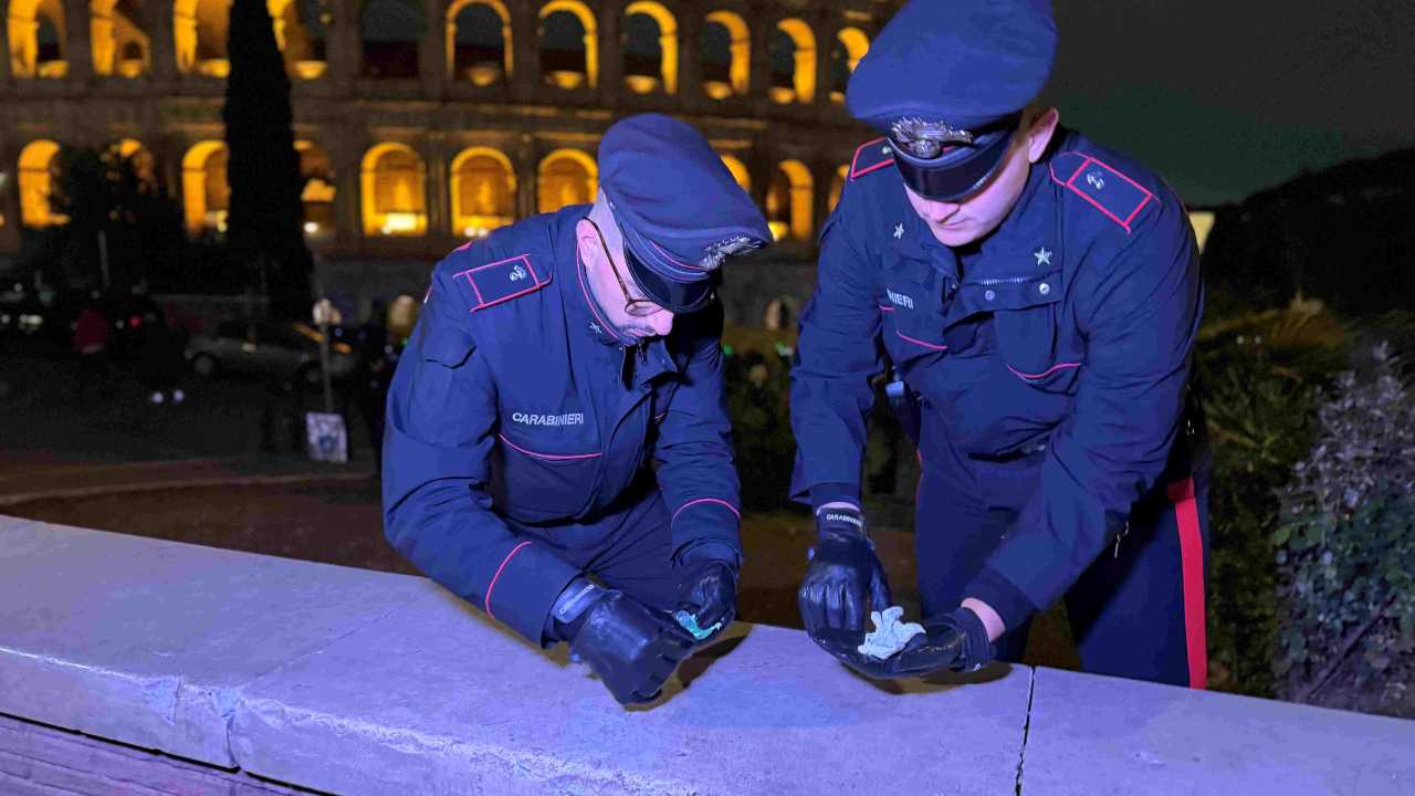 Controlli dei Carabinieri a Largo Agnesi