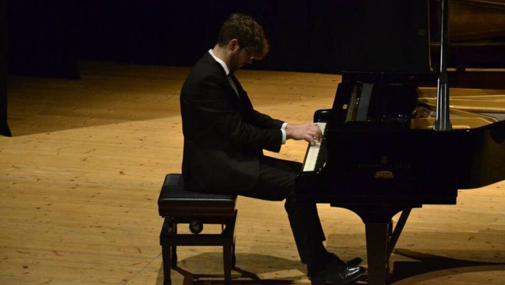 Alessandro Simoni al piano