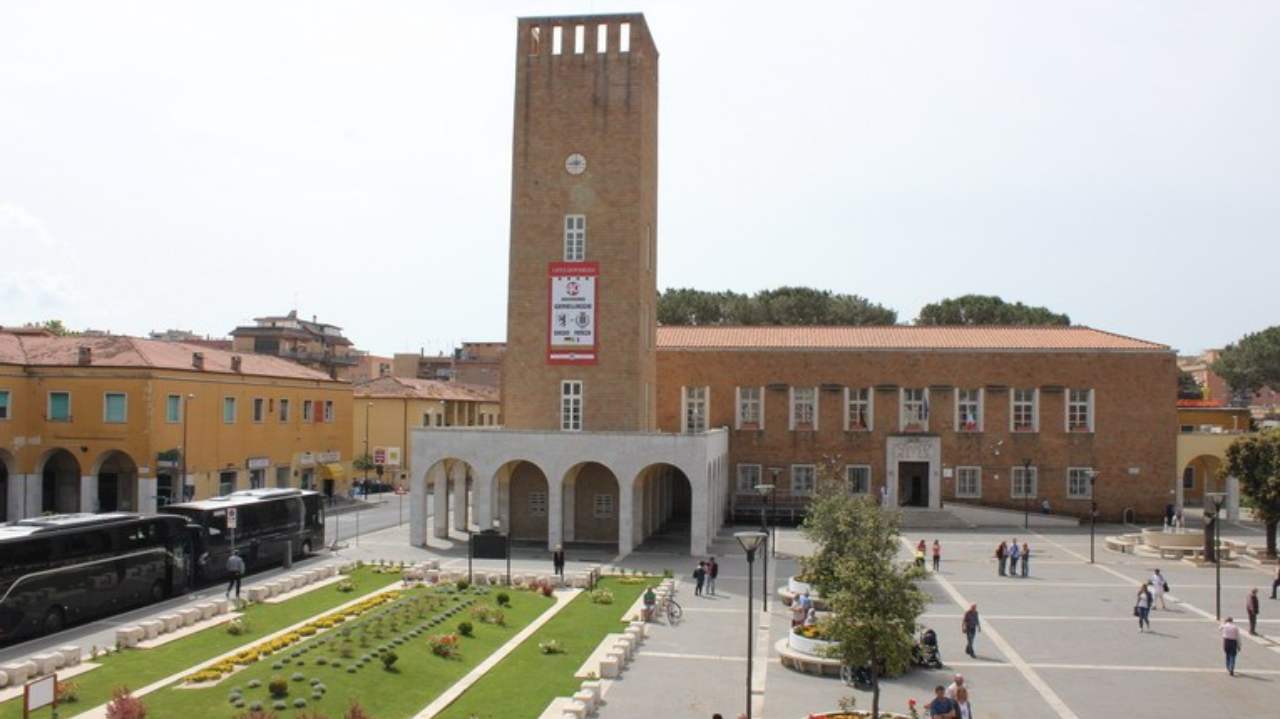 Pomezia, Torre e Municipio