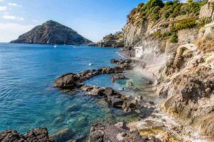 Baia di Sorgeto, a Ischia